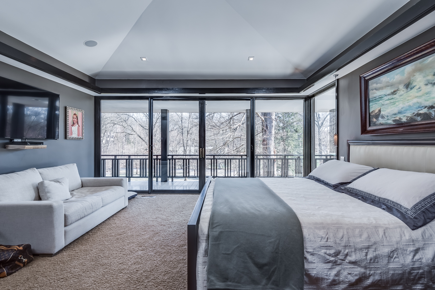 Photographs of a home on Cella Road in Ladue, Missouri for Dielmann Sotheby's International Realty agent Ted Wight