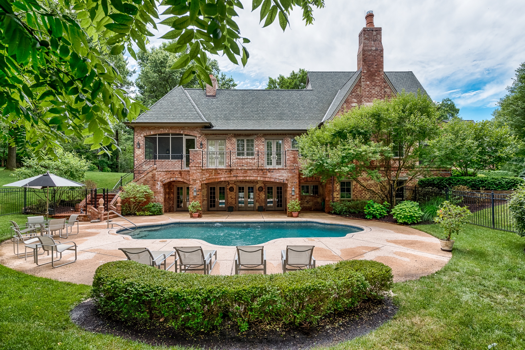 Photographs of a home on Oakleigh Lane in Ladue, Missouri for Dielmann Sotheby's International Realty agent Ted Wight