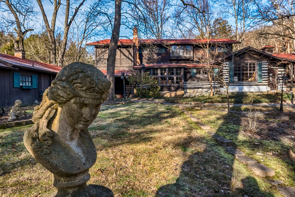 Pride's Crossing article on the previous owners. A home rich in