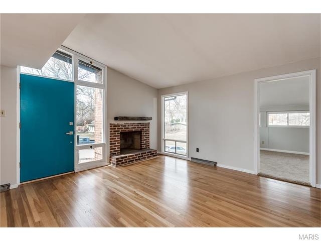 Photographs of a mic-century modern home on Crest Court in Kirkwood, Missouri for Mike Kappel, Coldwell Banker Gundaker
