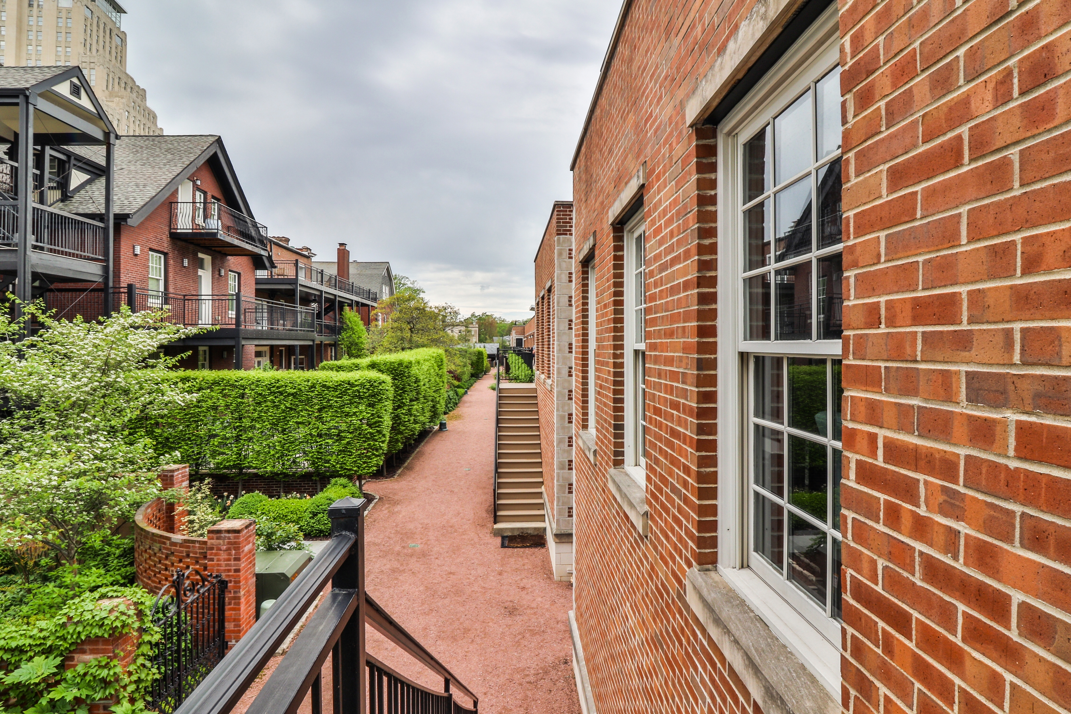 28 Carriage Lane 02 ST LOUIS STYLE