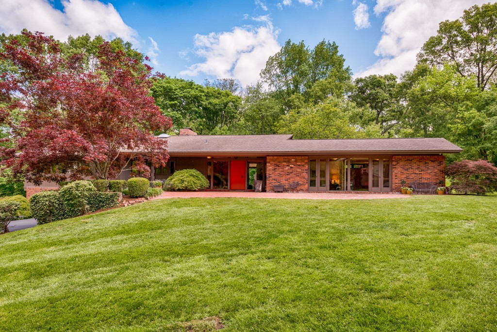 Photographs of a home on Winding Brook Lane Road in Ladue, Missouri for Dielmann Sotheby's International Realty agent Ted Wight