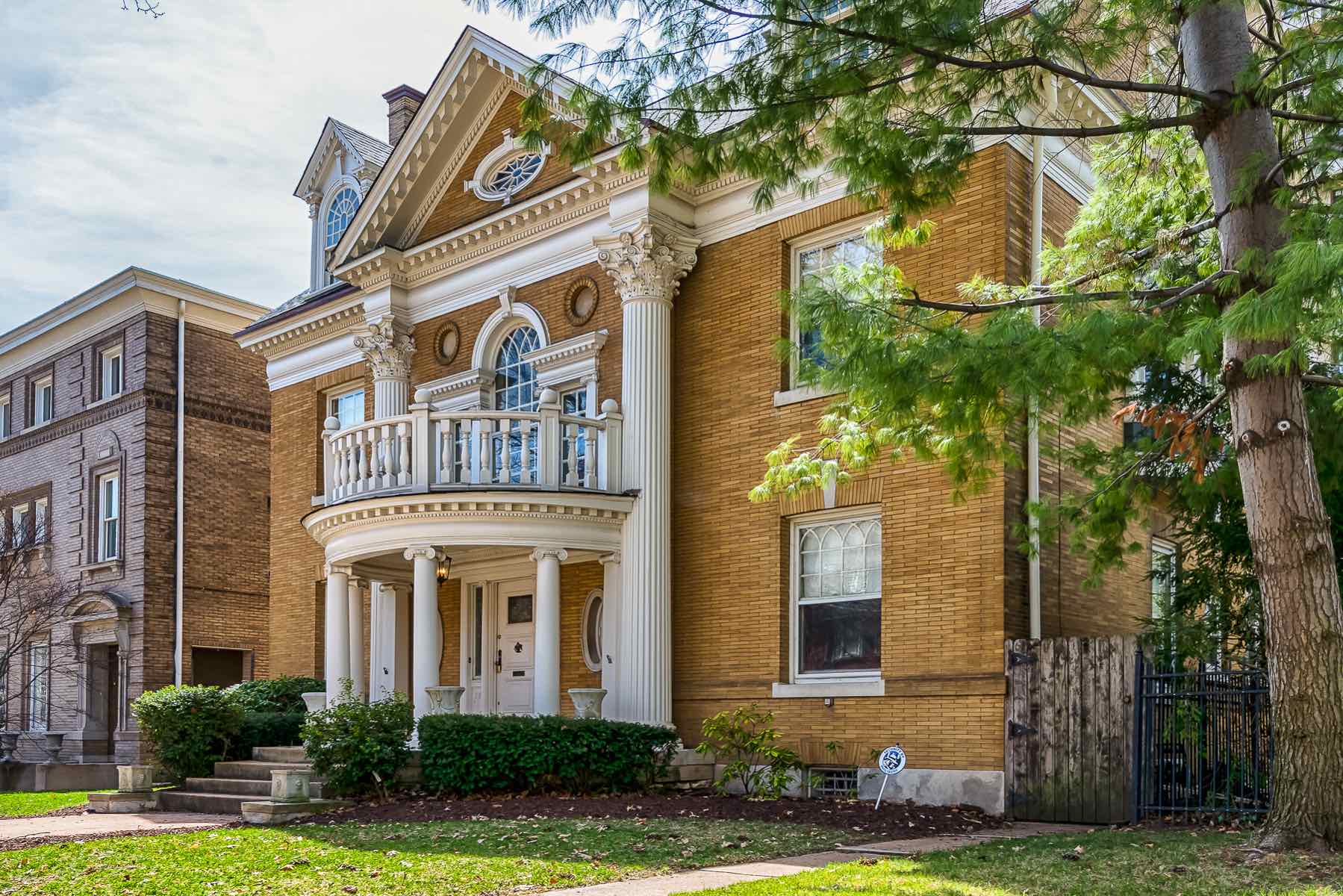 Photographs of a home on Westminster Place in the Central West End of St. Louis, Missouri for Dielmann Sotheby's International Realty agent Ted Wight
