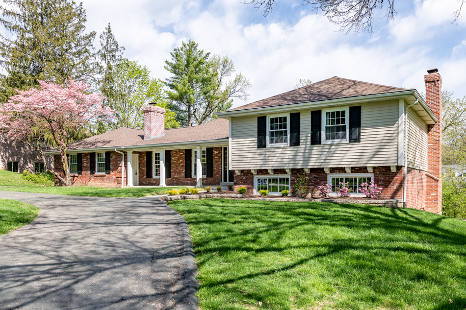 Inside Impeccably Renovated Frontenac Home 515 High Meadow Road
