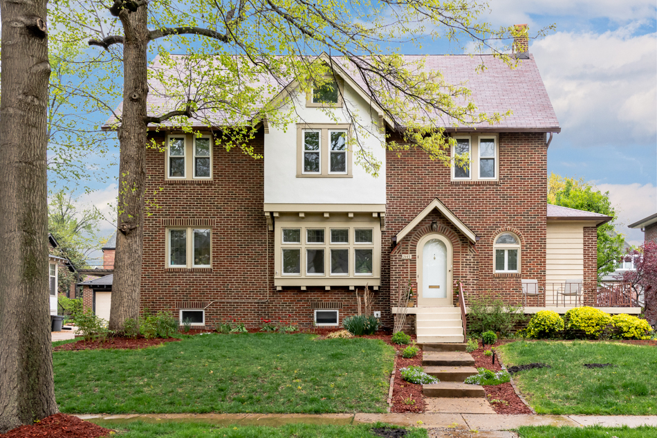Inside Classic Clayton Home in the Moorlands 7445 Cromwell Drive