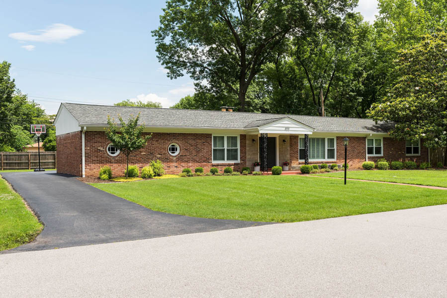 Impeccable Ranch in Ladue School District 400 Wenneker Drive