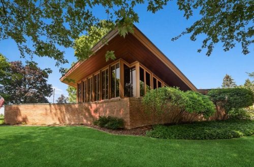 Frank Lloyd Wright’s “The Harper House” On Lake Michigan Lists For $1.96 Million | 2571 Old Lake Shore Road