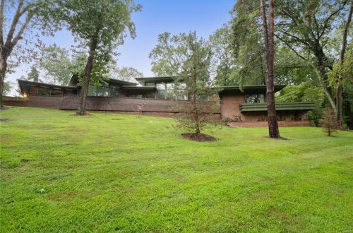 Fantastic Opportunity to Renovate a MCM in Ladue | 1700 Warson Estates