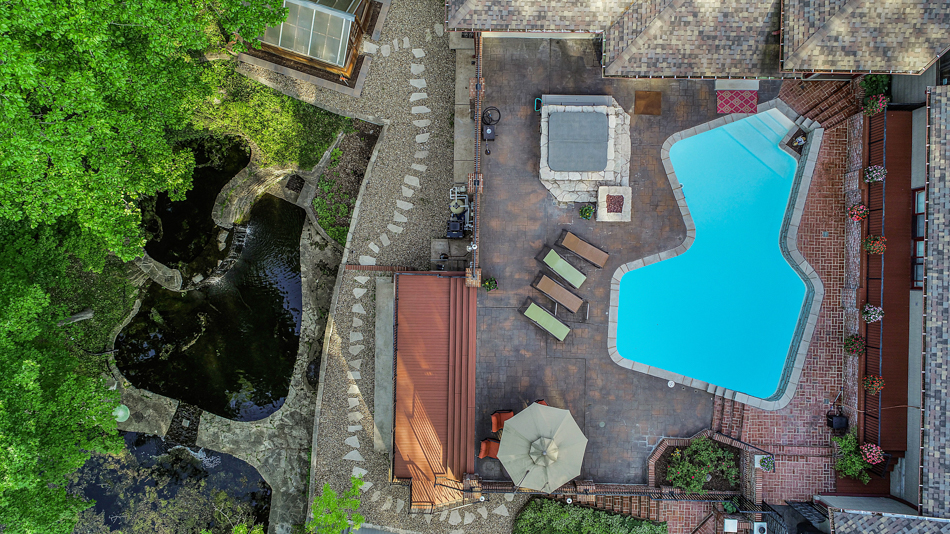 Reside in St. Louis 6 Arrowhead Estates Ted Wight Dielmann Sotheby