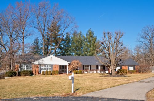 Bright and Cheerful Ranch Home in Ladue School District | 47 Salem Estates Drive